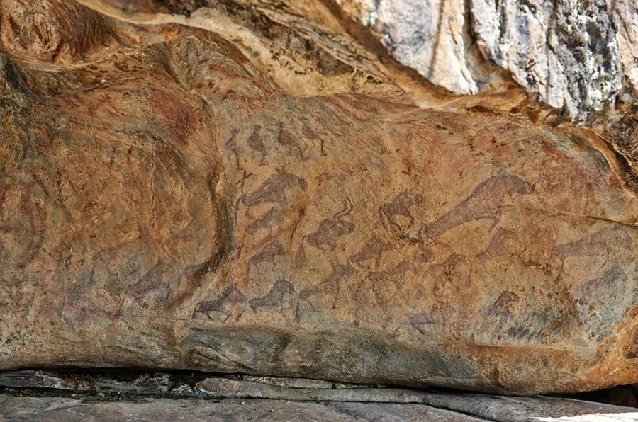 千里画廊中的历史印记 — 新疆阿勒泰岩画